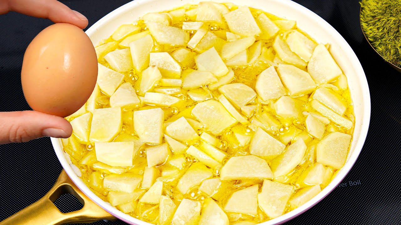 Всего 3 ингредиента! Просто добавьте яйца в картофель! Это так вкусно! Легкий завтрак, обед или ужин