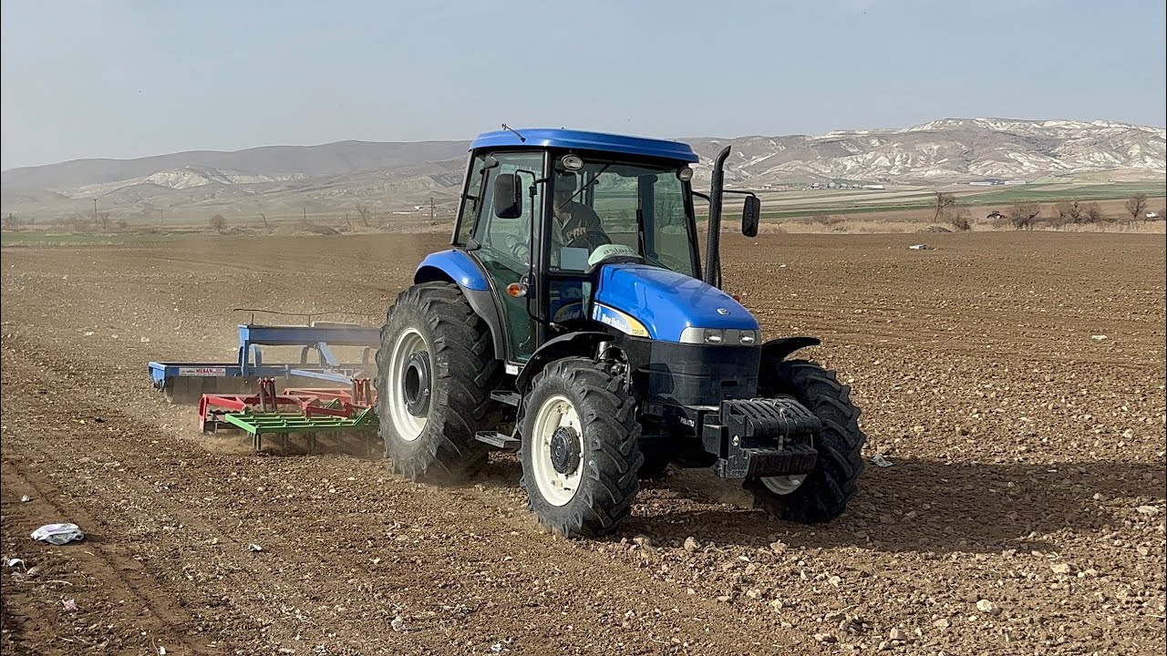 Son demler new Holland Td85d ile Ekim öncesi son hazırlık çift tırmık. (ERDOĞAN TARIM)