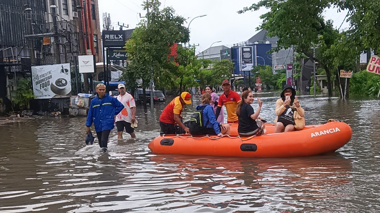 Dewi Sri Legian Kuta Bali Lumpuh Akibat Banjir