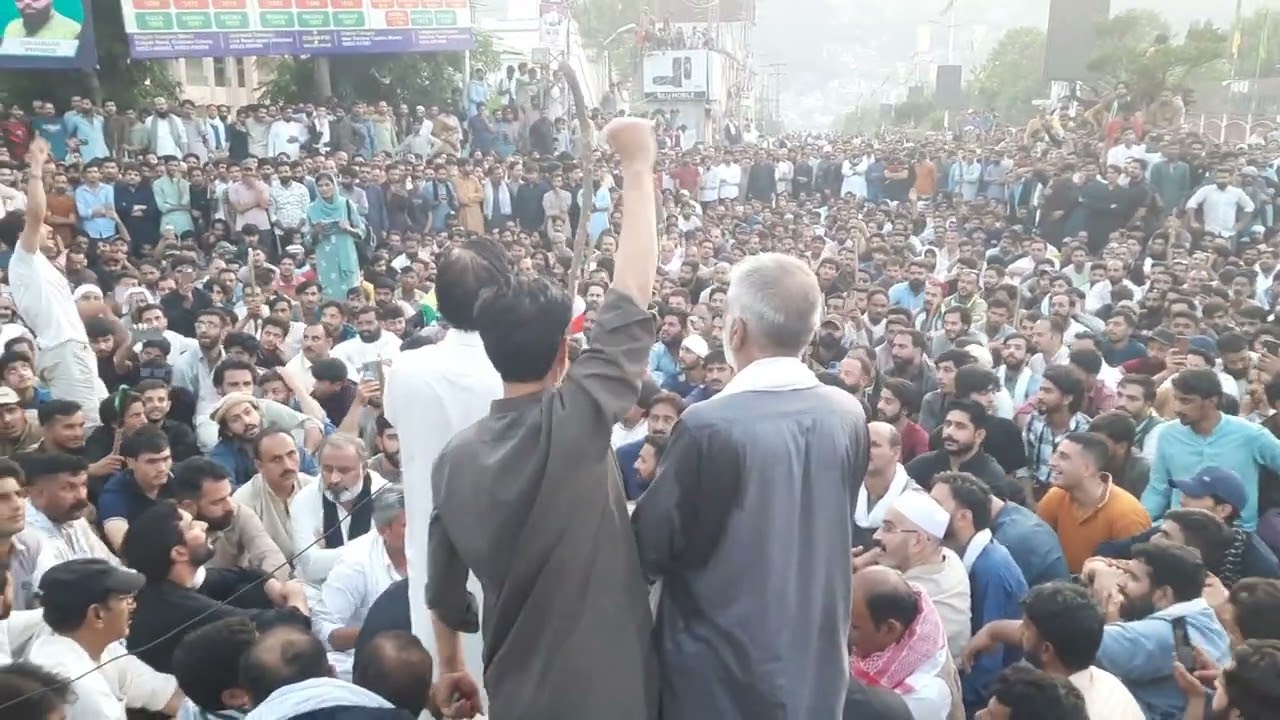 #ہوٹلز اینڈ گیسٹ ایسوسی ایشن کے چیئرمین راجہ الیاس صاحب اپر اڈہ لال چوک میں خطاب کرتے ہوئے۔