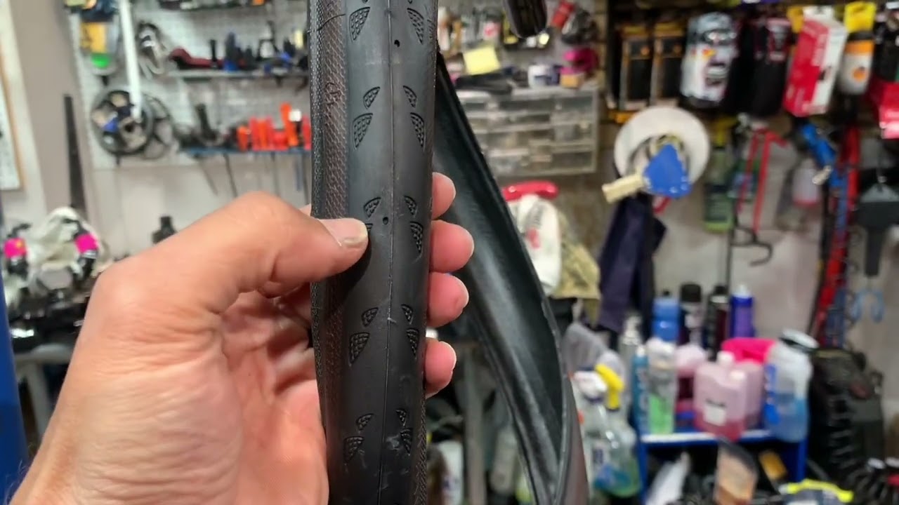 Wear indicators and rotational arrows on Continental Gatorskins - Today&rsquo;s Cycling Tips￼