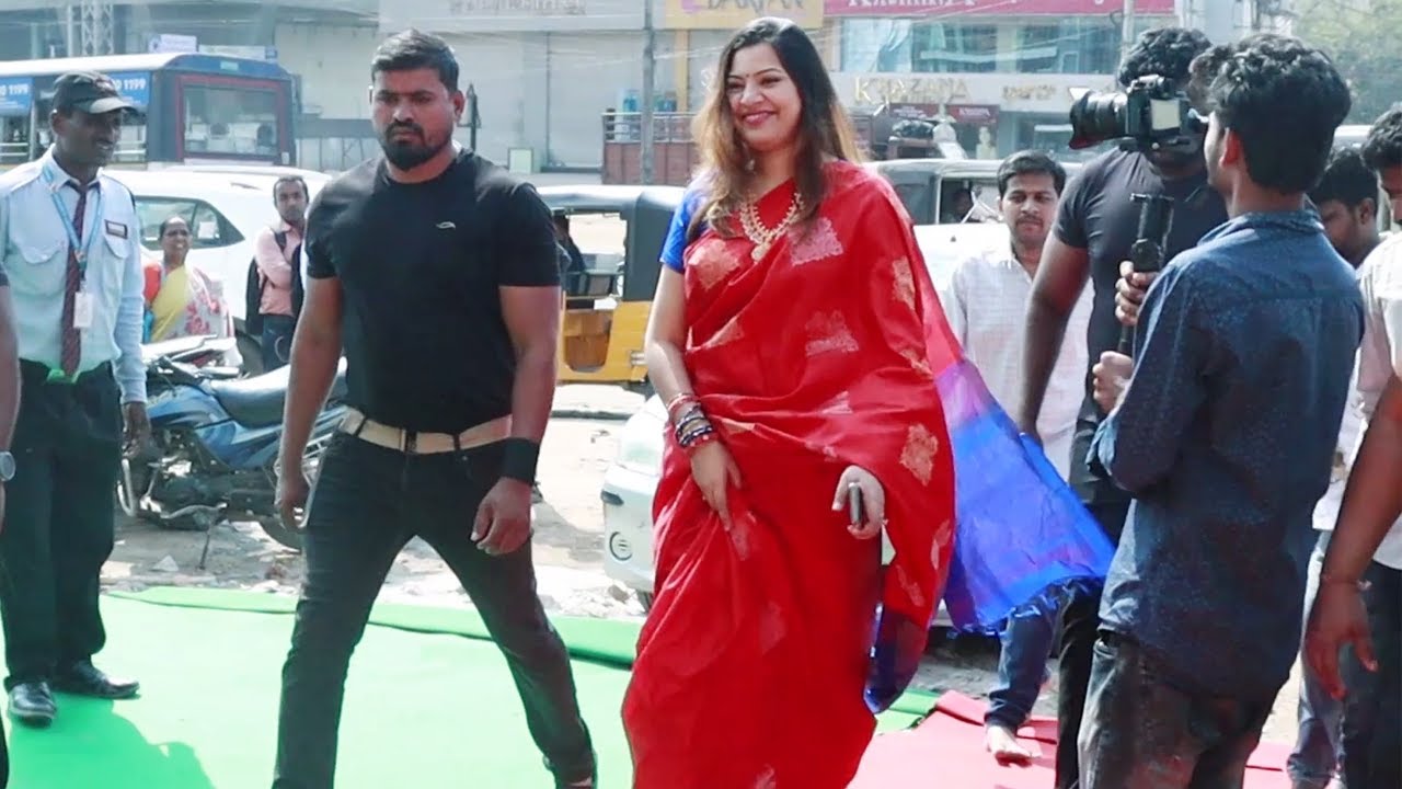 Singer Geetha Madhuri Launches RSK Silks @ Chanda Nagar | Manastars