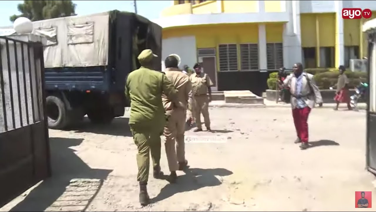 SUGU ALIVYOKAMATWA NA POLISI 