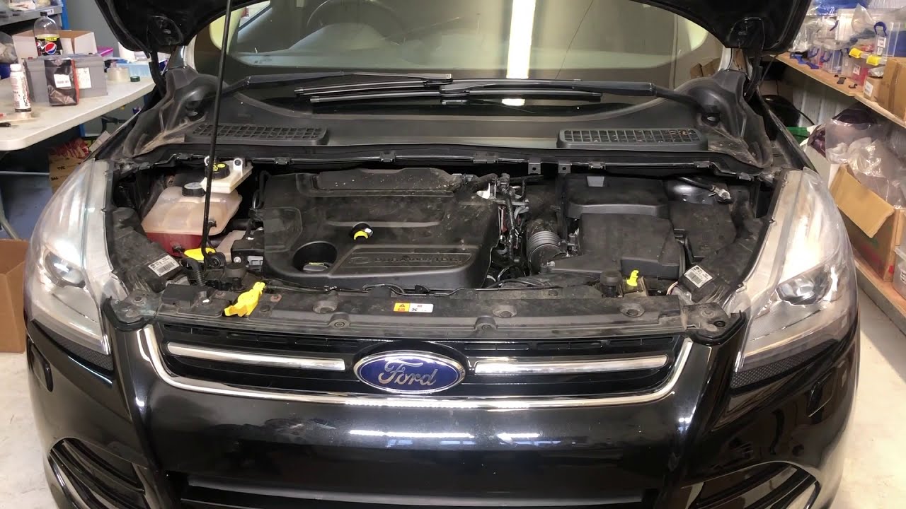 Как поменять аккумулятор своими руками в Ford KUGA MK2 (2012–2019)