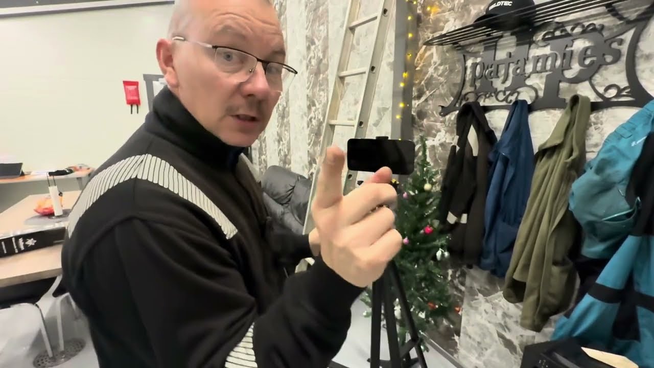 Kameran jalustoja powerista, kiinalaiset meinas  vied&auml; uuden kauhan,, 