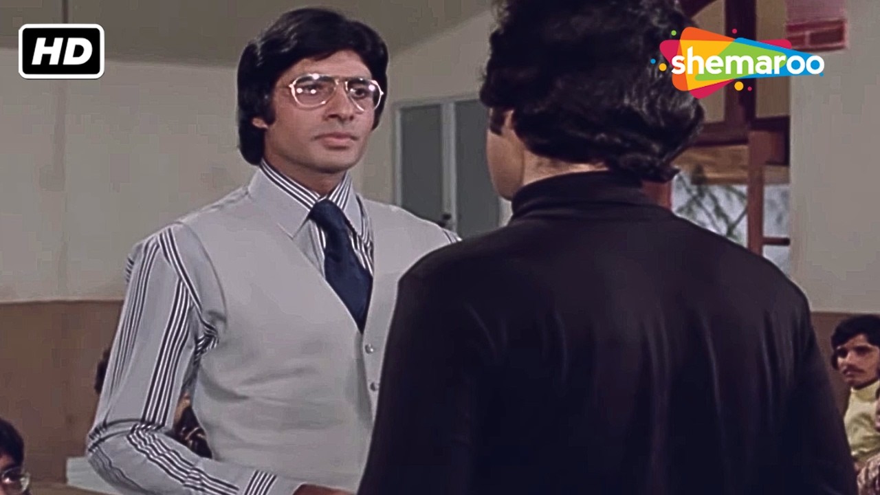 हम फीस पढ़ने की देते है, क्लासरूम से बाहर जाने की नहीं - Kasme Vaade - Amitabh Bachchan, Raakhee - HD
