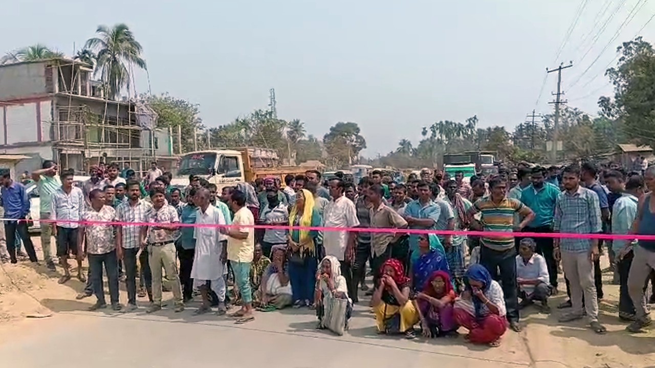 Champaknagar NH-8 Blockaded Over Bridge Row