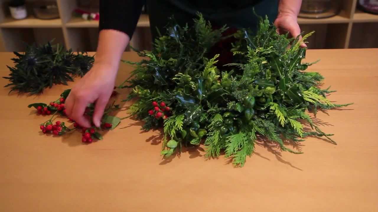 OASIS® Floral Products ~ How To ~ A Christmas Wreath
