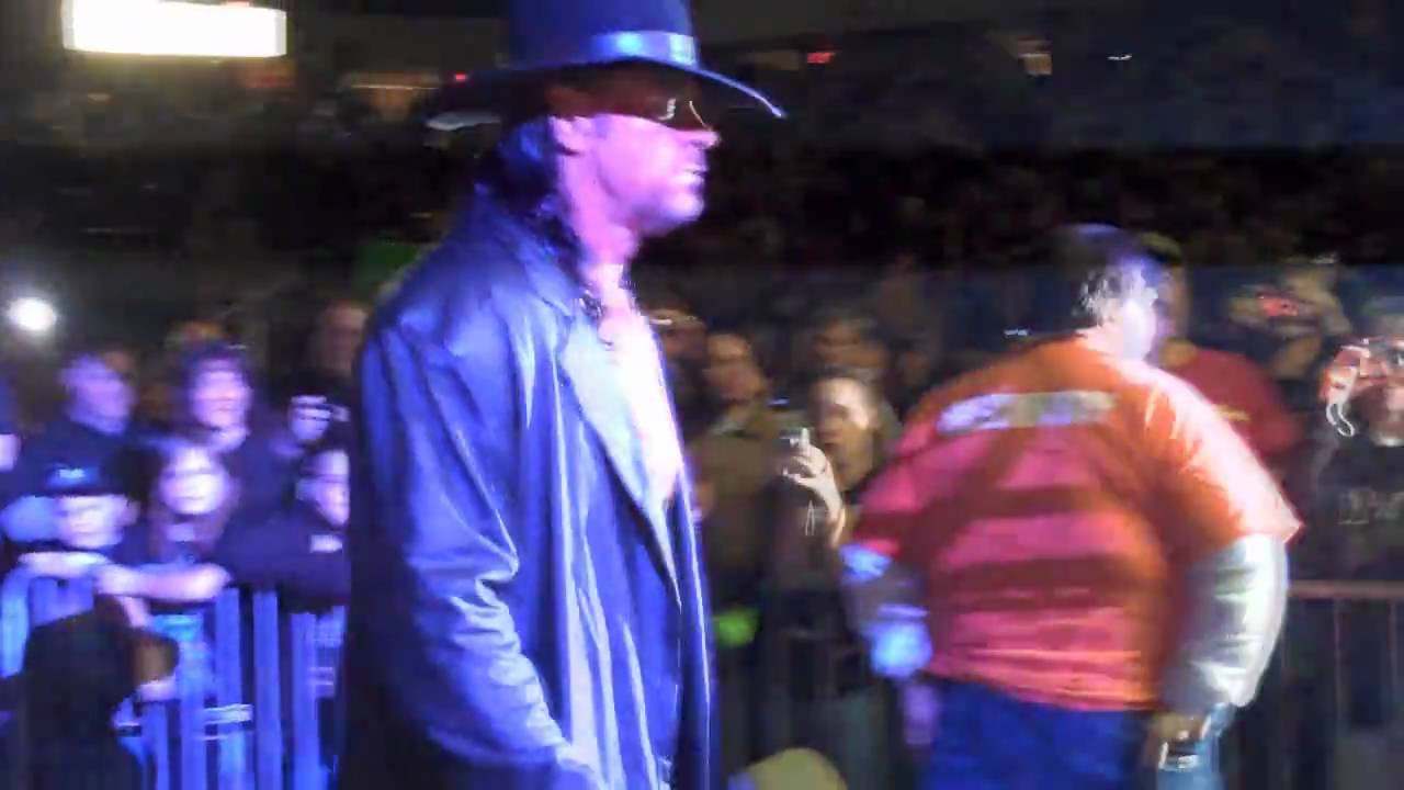 WWE LIVE - Undertaker Entrance/Exit (Charleston, WV 1-17-09) HD