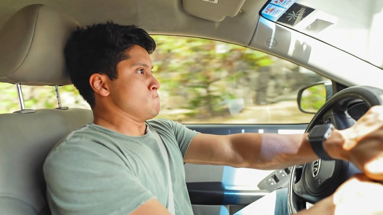 Tú también haces esto al manejar 🚗😂  | #CosasQueTodosHemosHecho