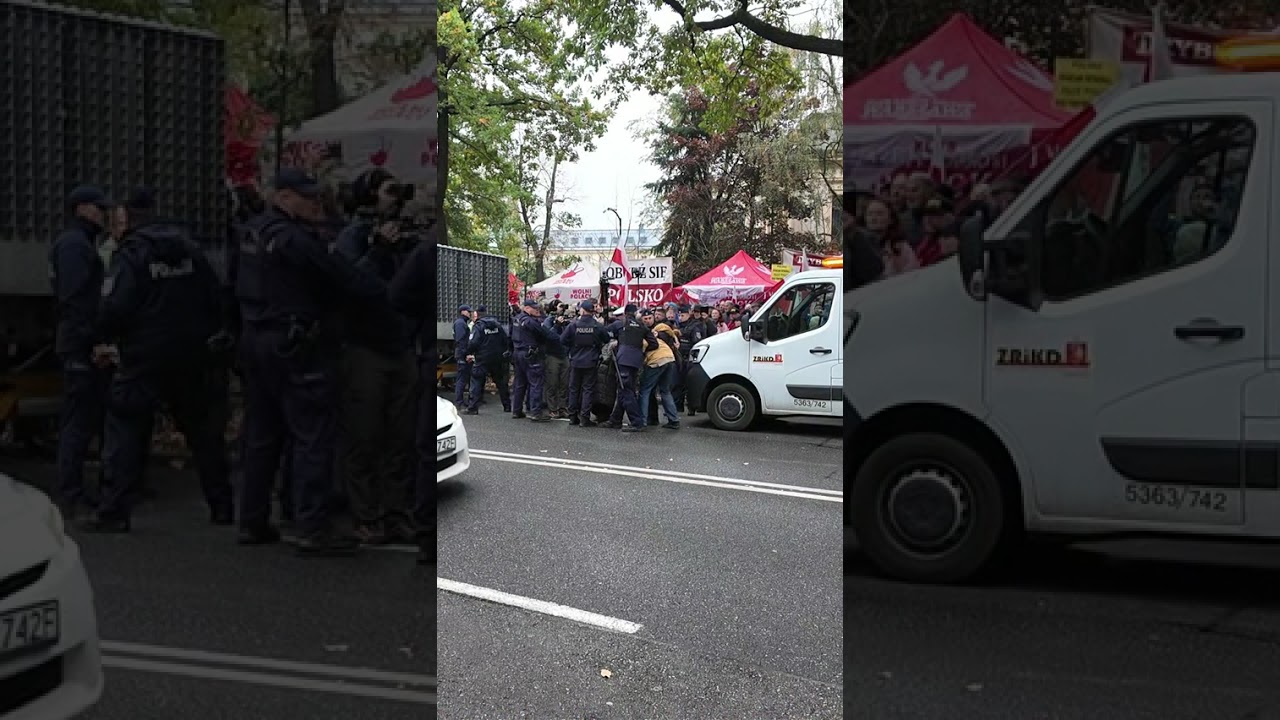 Gorące chwile pod Trybunałem Konstytucyjnym #wcentrumwydarzeń #trybunalkonstytucyjny #protest