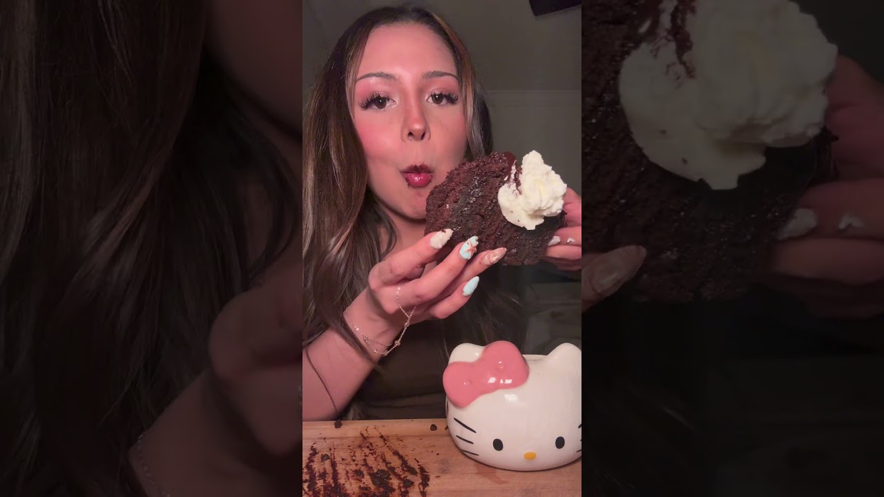 Cheesecake Factory Chocolate Cake 🤎 #mukbang #foodie #foodtiktok #eating #mukbangasmr #FoodTok #asmr
