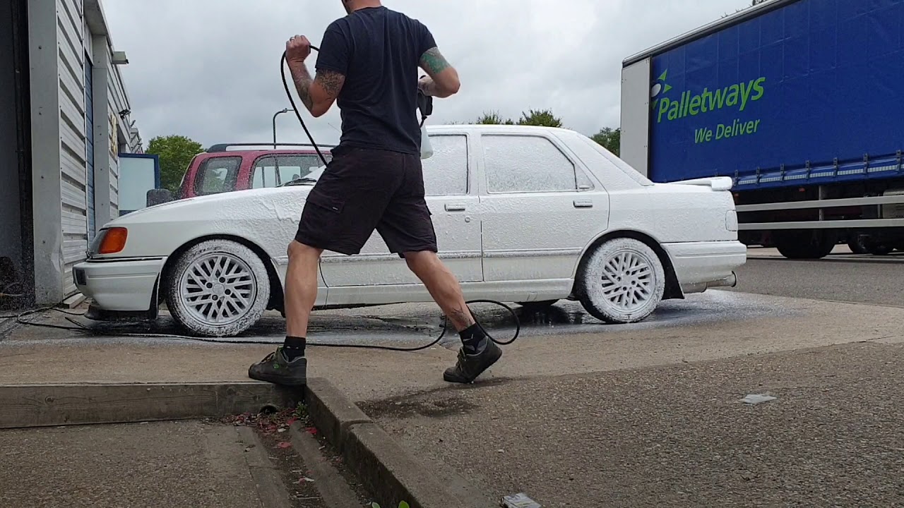 FORD SIERRA RS COSWORTH - MAINTAINING A DETAILED CAR