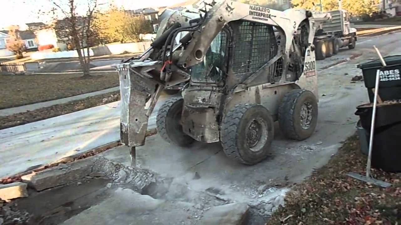 Такого вы не видели! Оператор мини погрузчика Bobcat S300  &ndash; настоящий мастер!