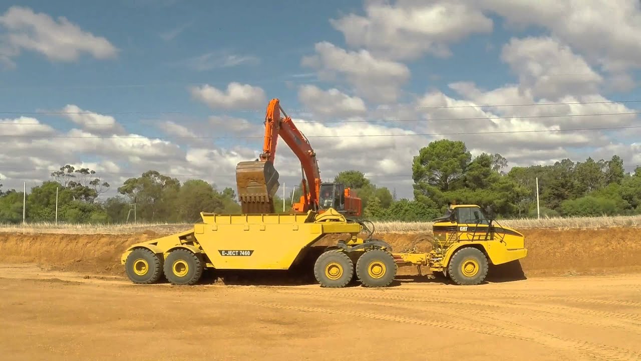 CAT 740 with 90 tonne E-Ject - Load and Unload
