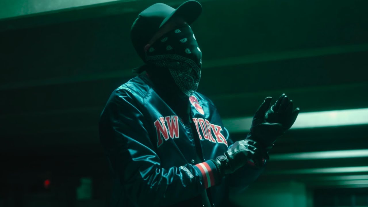 AK Ausserkontrolle feat. 18 Karat - Aus der Hood (prod.Trey)