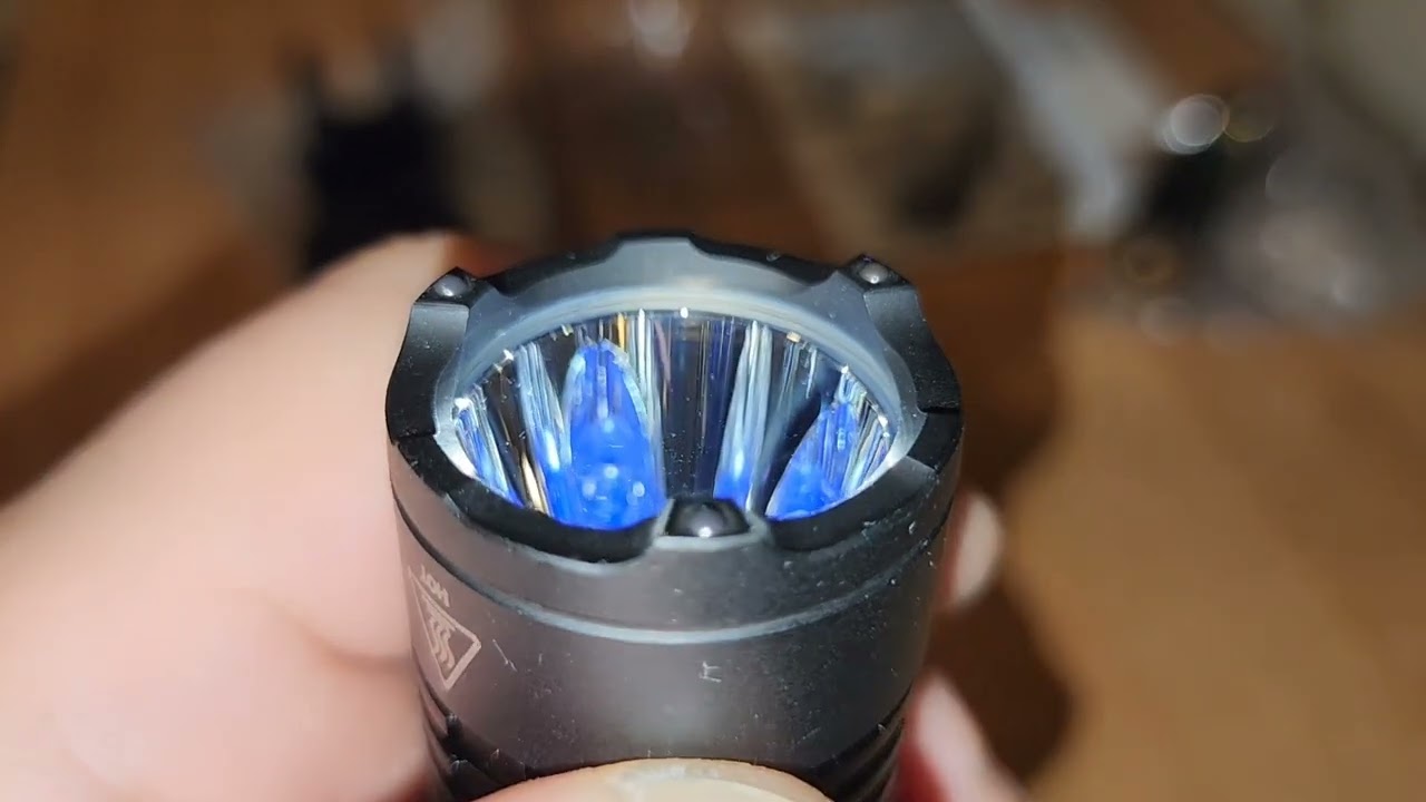 NITECORE P20i UV 1800 LUMENS FLASHLIGHT SEARCH TORCH LIGHT WITH UV LEDS STROBE STRIKE BEZEL VERY 👍👍👍