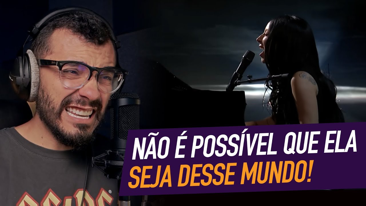 PROFESSOR de CANTO reagindo à 