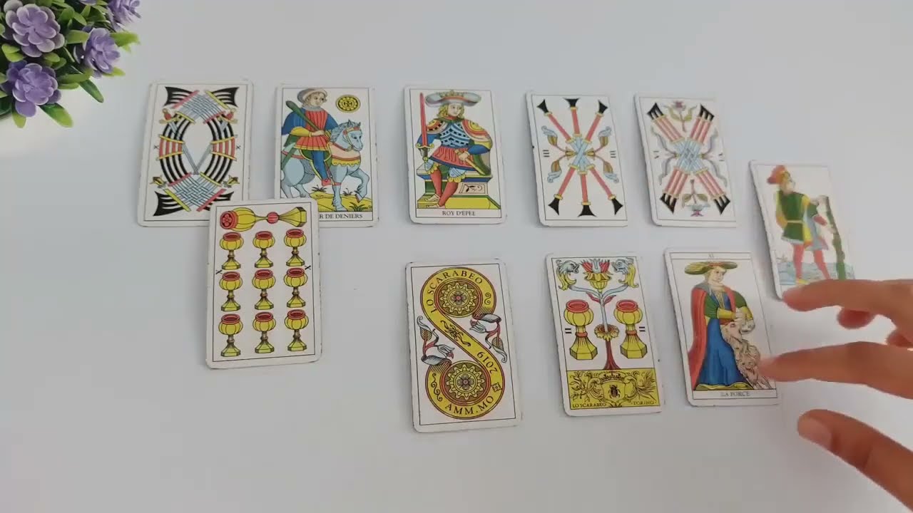 تاروت برج العقرب الحبيب خايف يعبرلك عن مشاعره ✨️