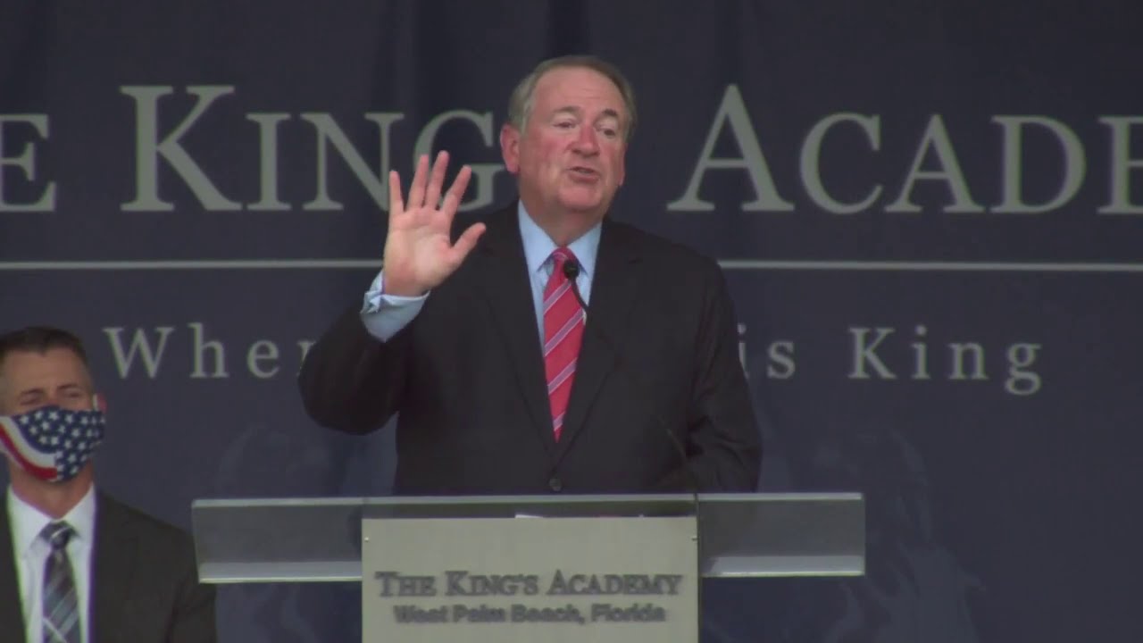 Gov. Mike Huckabee Tells Grads, 