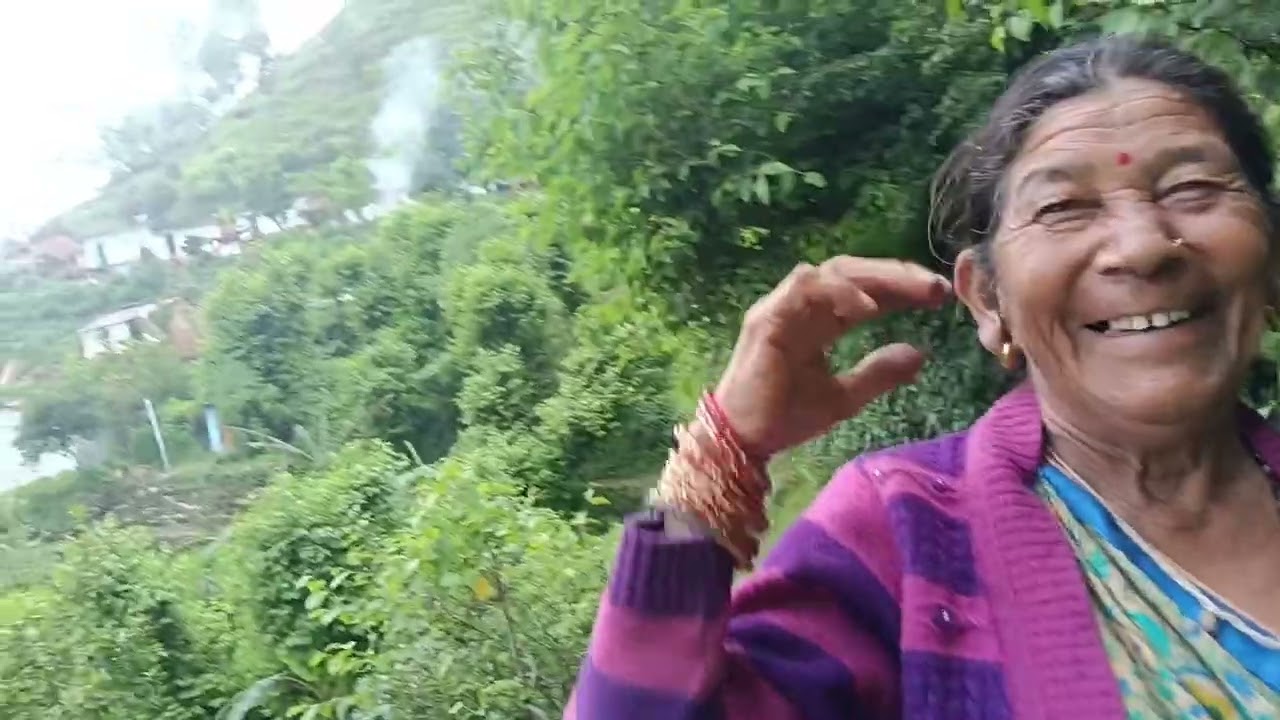 दगड़ियों के साथ कि मंडुवे की गुड़ाई