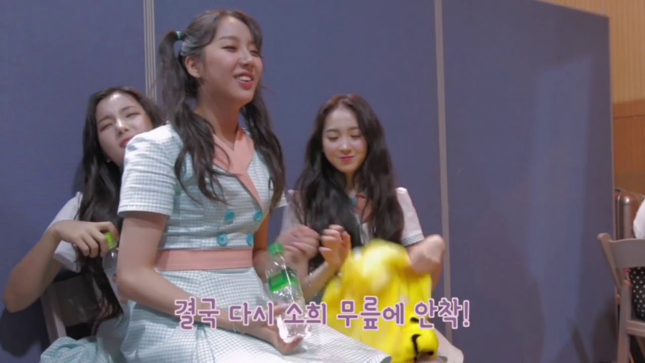 ELRIS Funny Clip #126 Karin sitting on Sohee's lap (We first vs Jackpot Era)