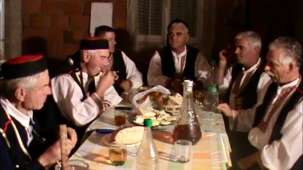 IZVORNA PJEVAČKA GRUPA - GOLUBIĆ