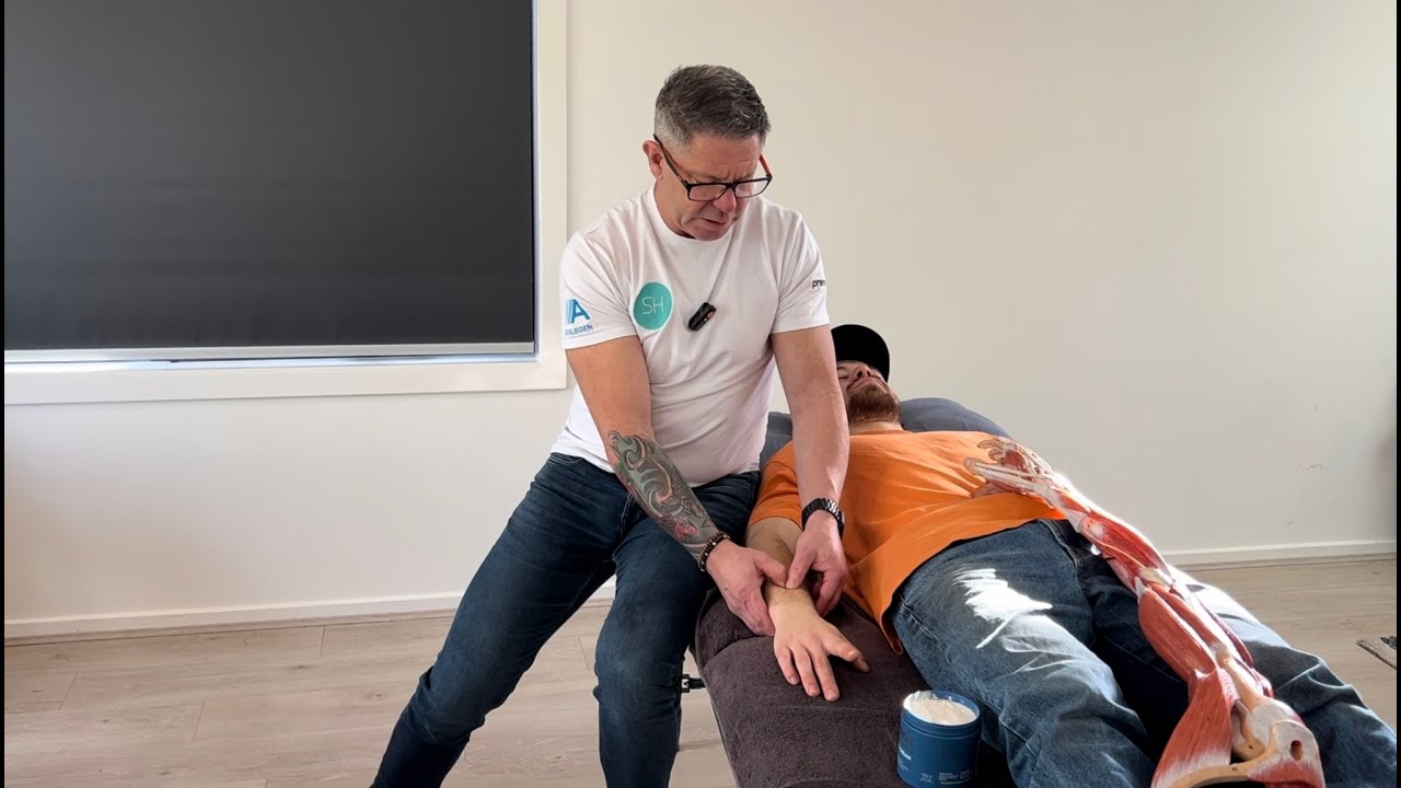 Sports Massage to the wrist: Abductor Pollicis, Extensor Pollicis brevis,Longus.