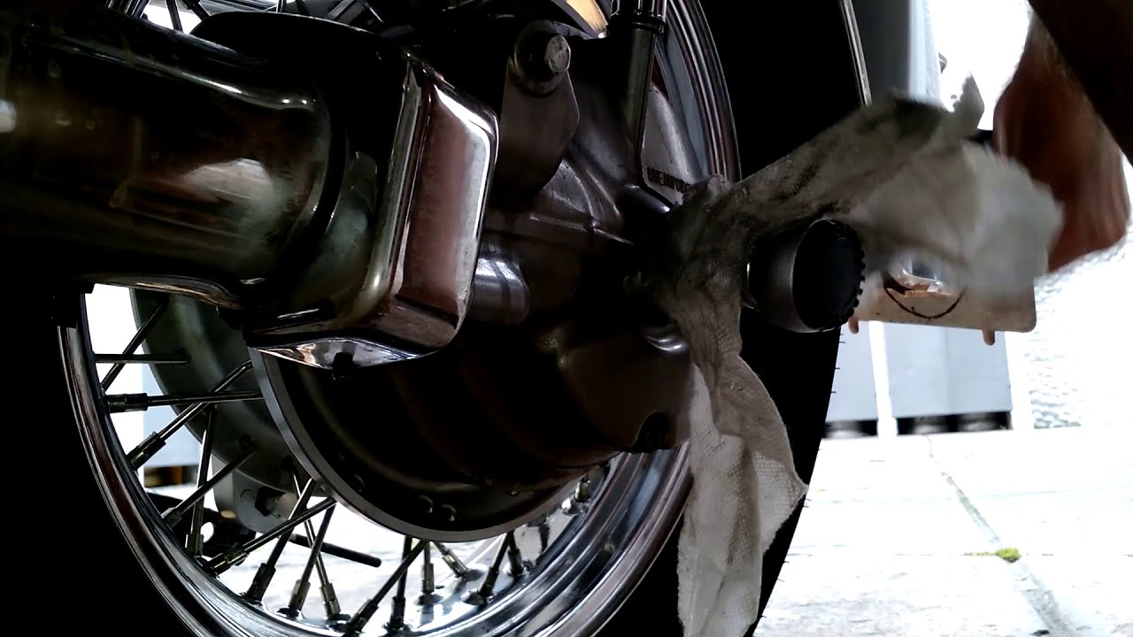 Como remover, passo a passo, a roda traseira da  Honda Shadow 750