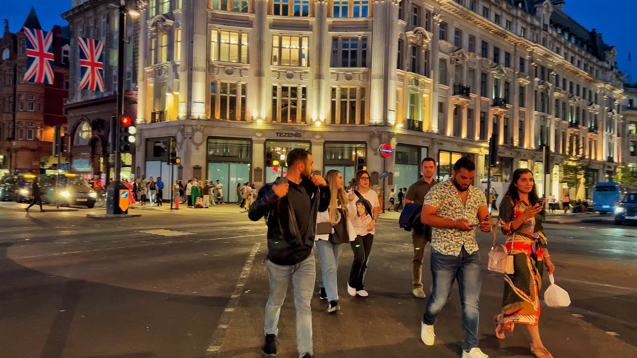 Friday Night walking in London from Edgware road to Oxford street.
