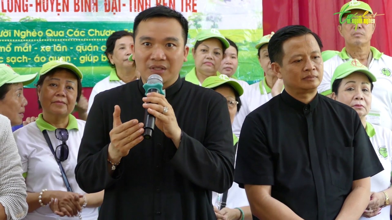 CT THVNN - LM JB NGUYEN SANG - TRAO TANG 300 PHAN QUA TAI NT KIEN VANG - BEN TRE - 27-05-17