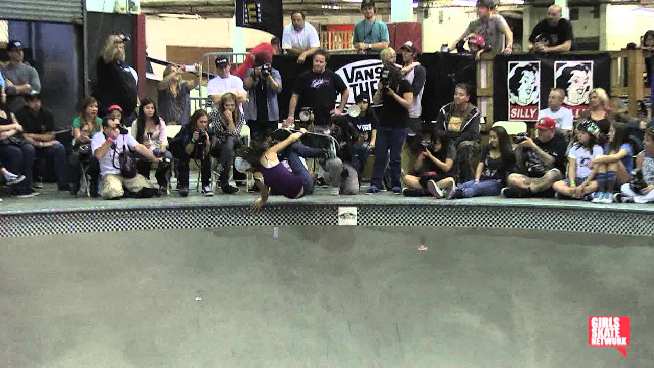Lizzie Armanto - Vans Girls Combi Classic 2013