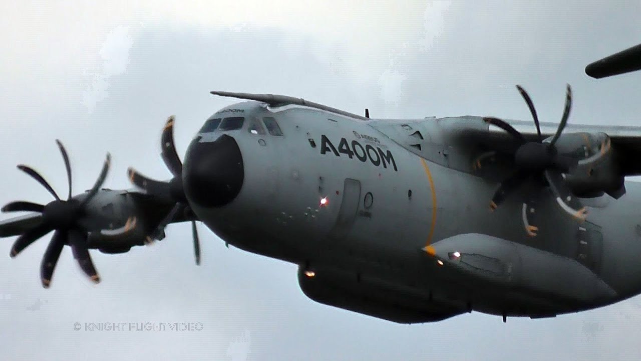 AIRBUS A400M VERY LOW FLYPAST + TOUCH AND GO! @ AIRPOWER ZELTWEG 2016