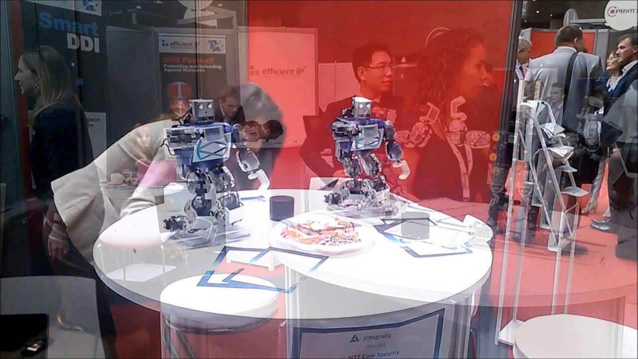 WIDE ANGLE (INTEGRALiS France) aux Assises de la s&eacute;curit&eacute; 2013 fait le show avec des robots.