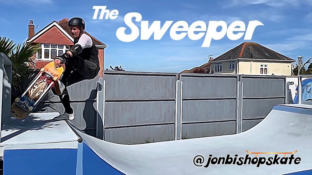 Научитесь выполнять трюк «Sweeper» на скейтборде на мини-рампе.