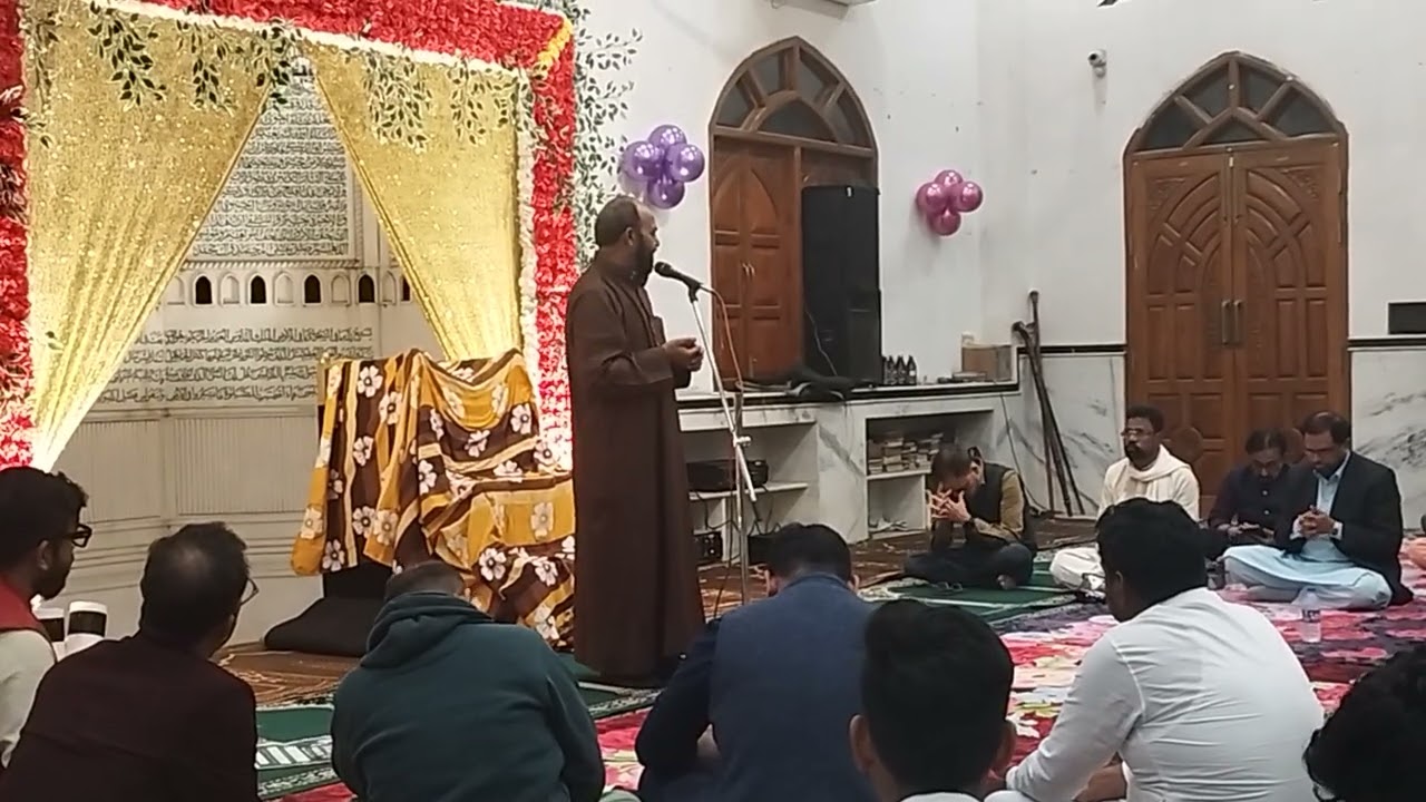 Jashne aman e zamana ki mahfil me maulana syed hasan mehdi merathi sahib apna kalam parhtey huey 