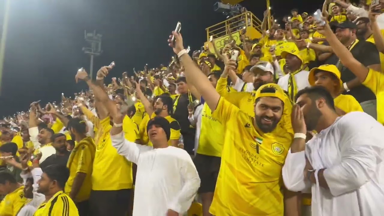 جمهور الوصل في مباراة شباب الاهلي دبي في اياب ربع النهائي - كاس اديب