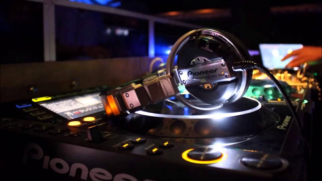 Eric Entrena vs David Amo and Julio Navas - Feel The Force (Original Mix) ♫ ★