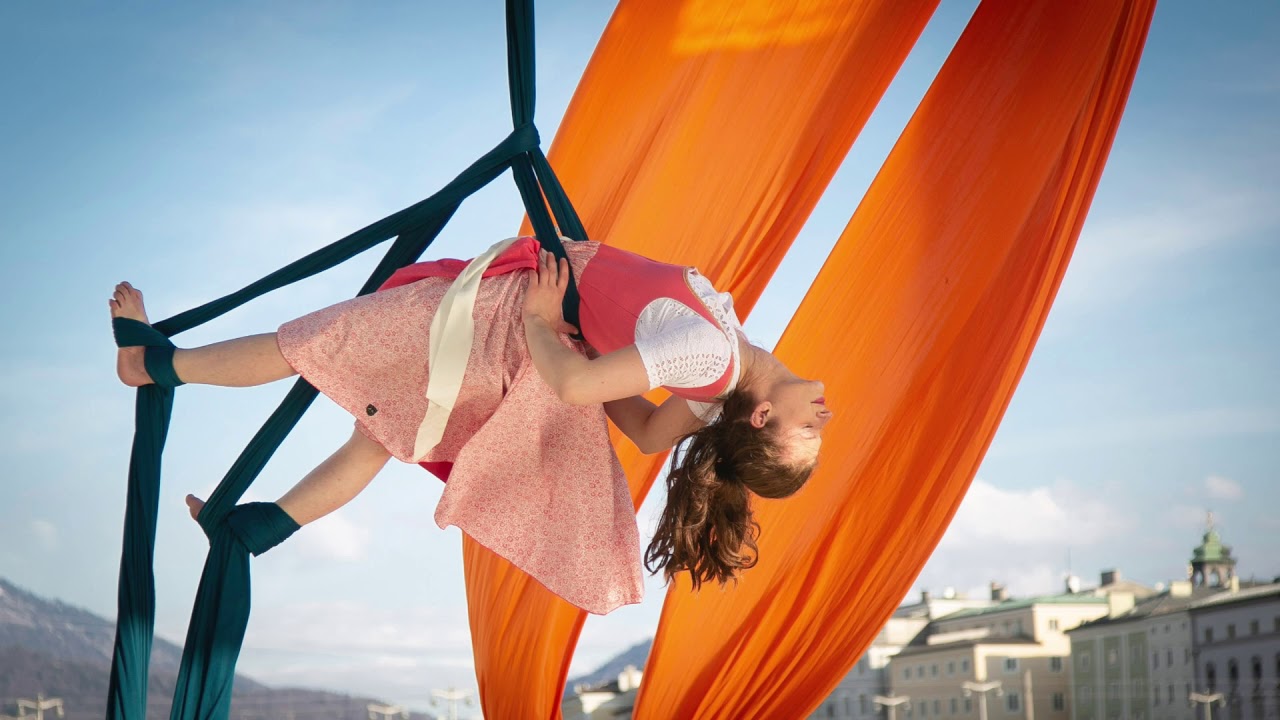 Salzburger Heimatwerk - Abh&auml;ngen der Hangaround Girls mit Heimatwerk Dirndln