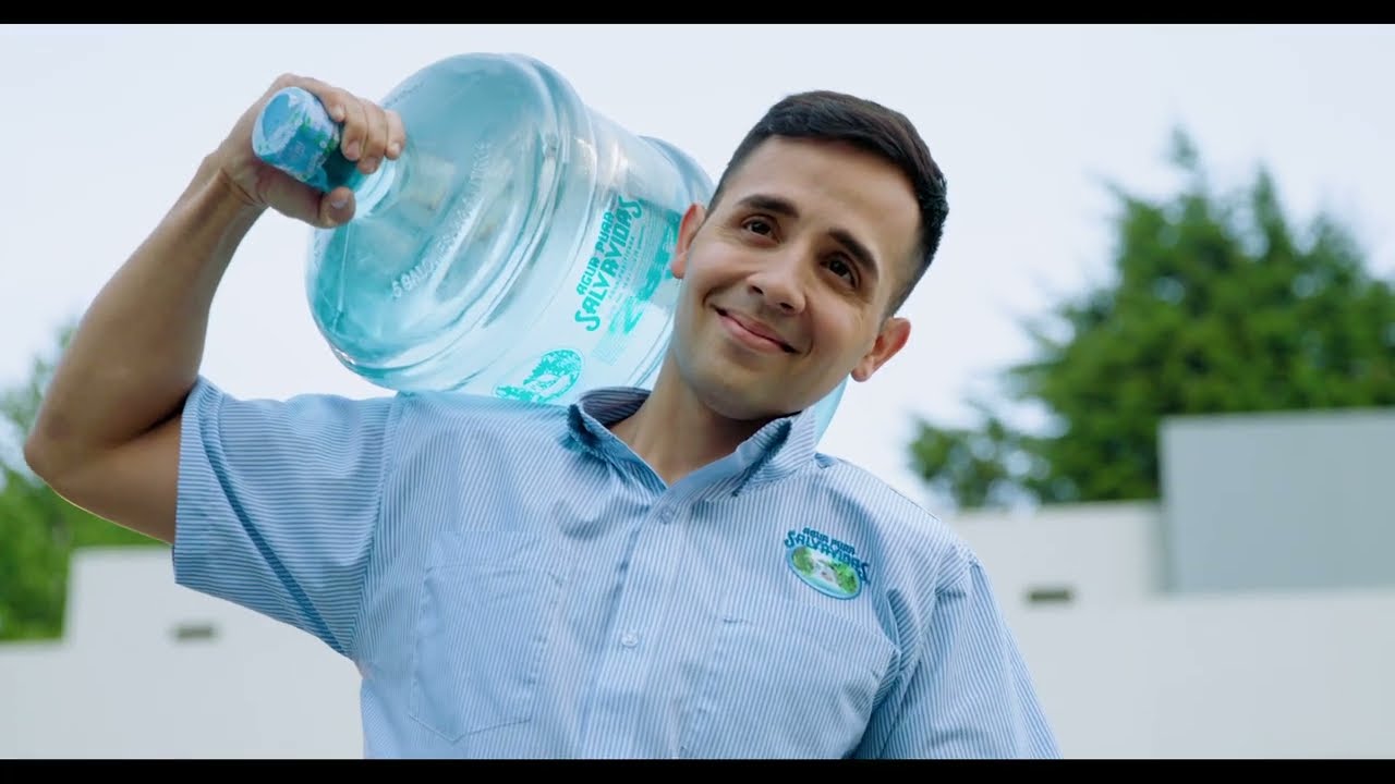 Agua Pura Salvavidas, pureza, calidad y confianza garantizada de toda una vida.
