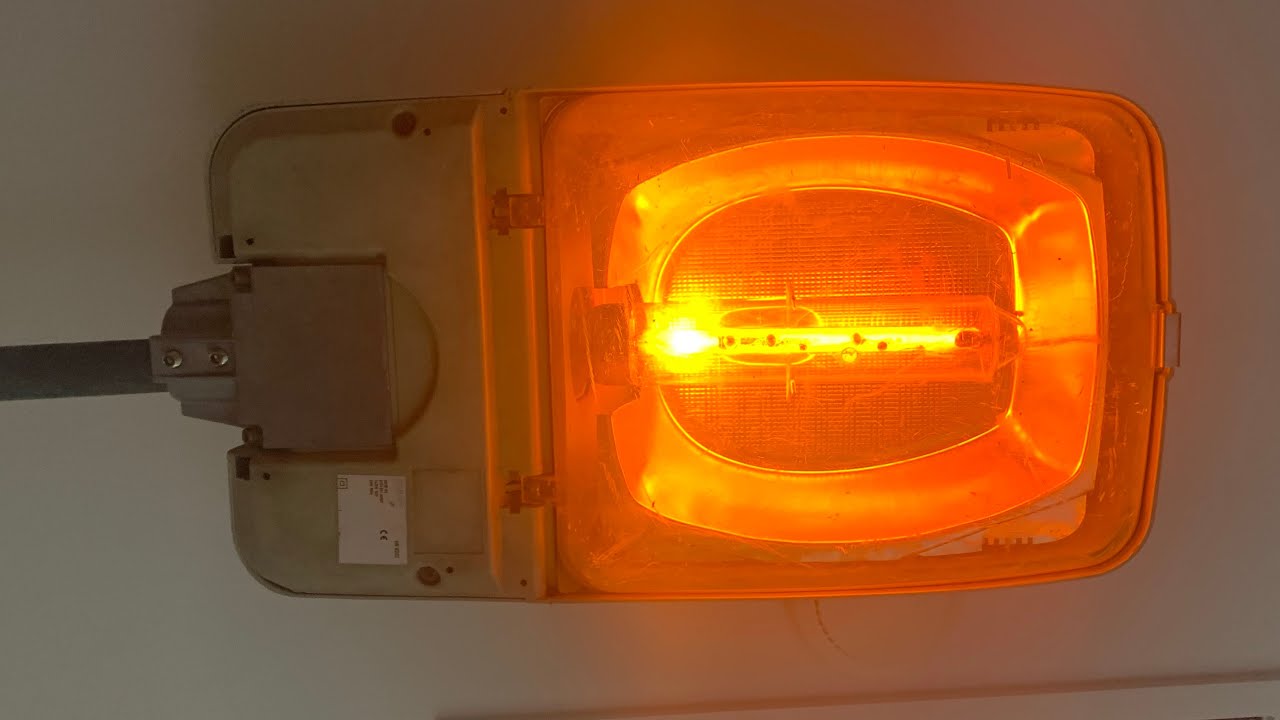 Philips ME35 35W SOX Street Light Warm-Up