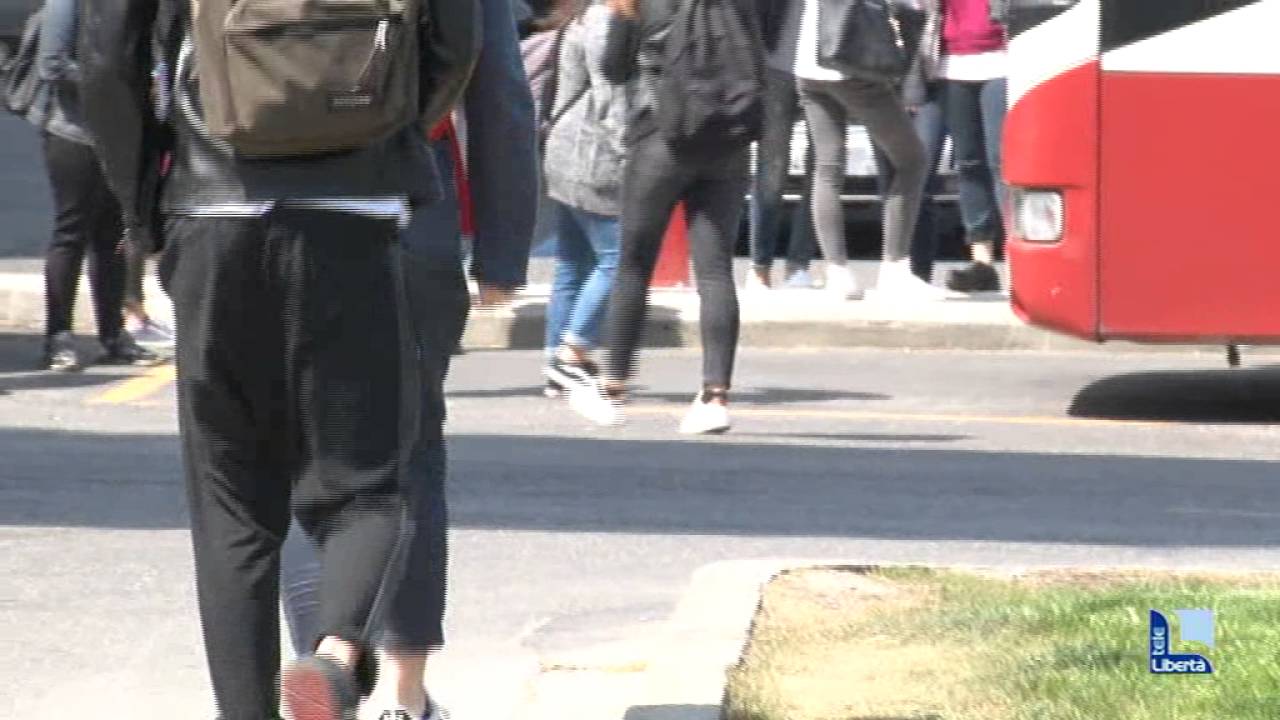 Scoppia il motore di un bus, studenti appiedati. A gennaio nuovi mezzi in arrivo