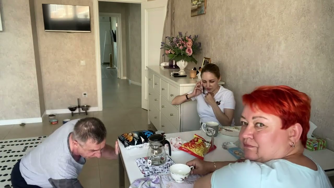 ДОЧЬ ЮЛЯ ЗАСТУПАЕТСЯ ЗА ОТЧИМА!