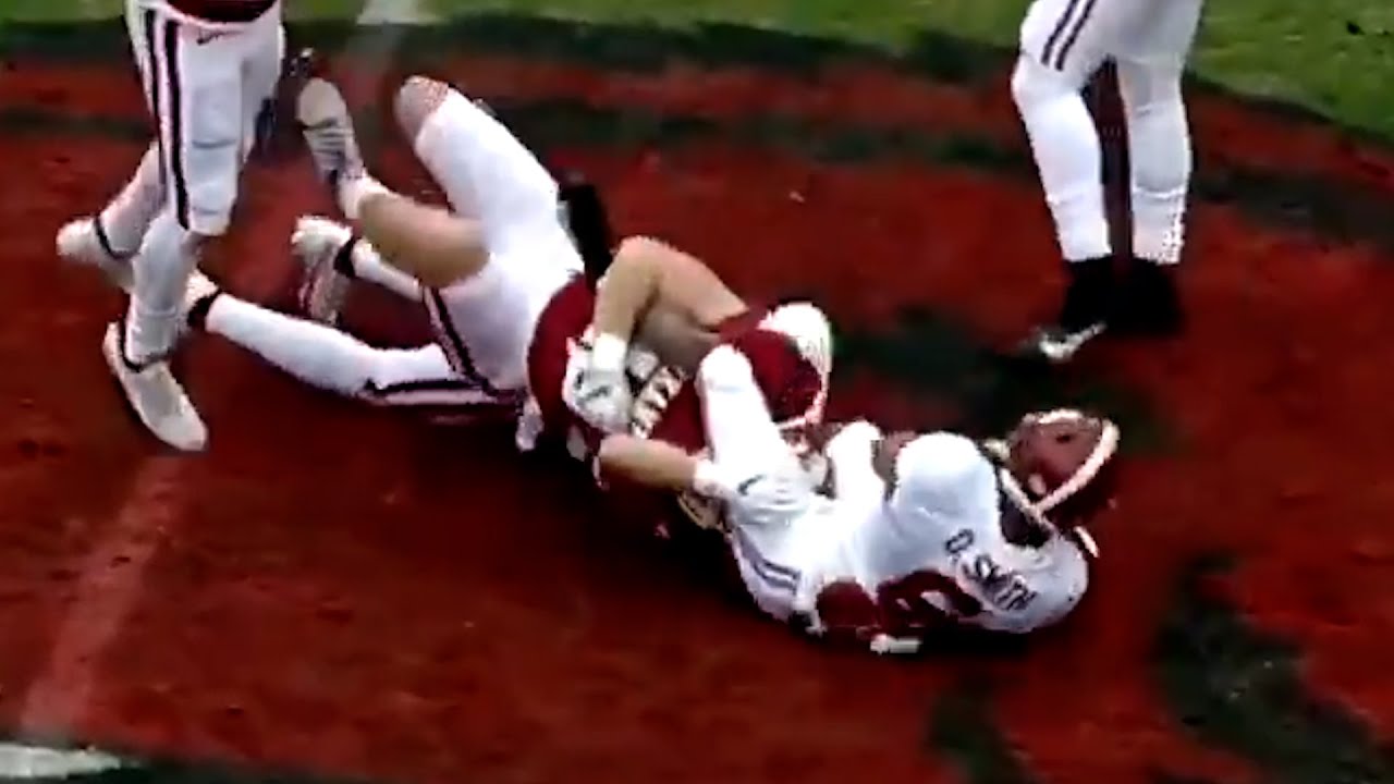 Arkansas player appears to twist Devonta Smith's leg, gets called out for dirty play