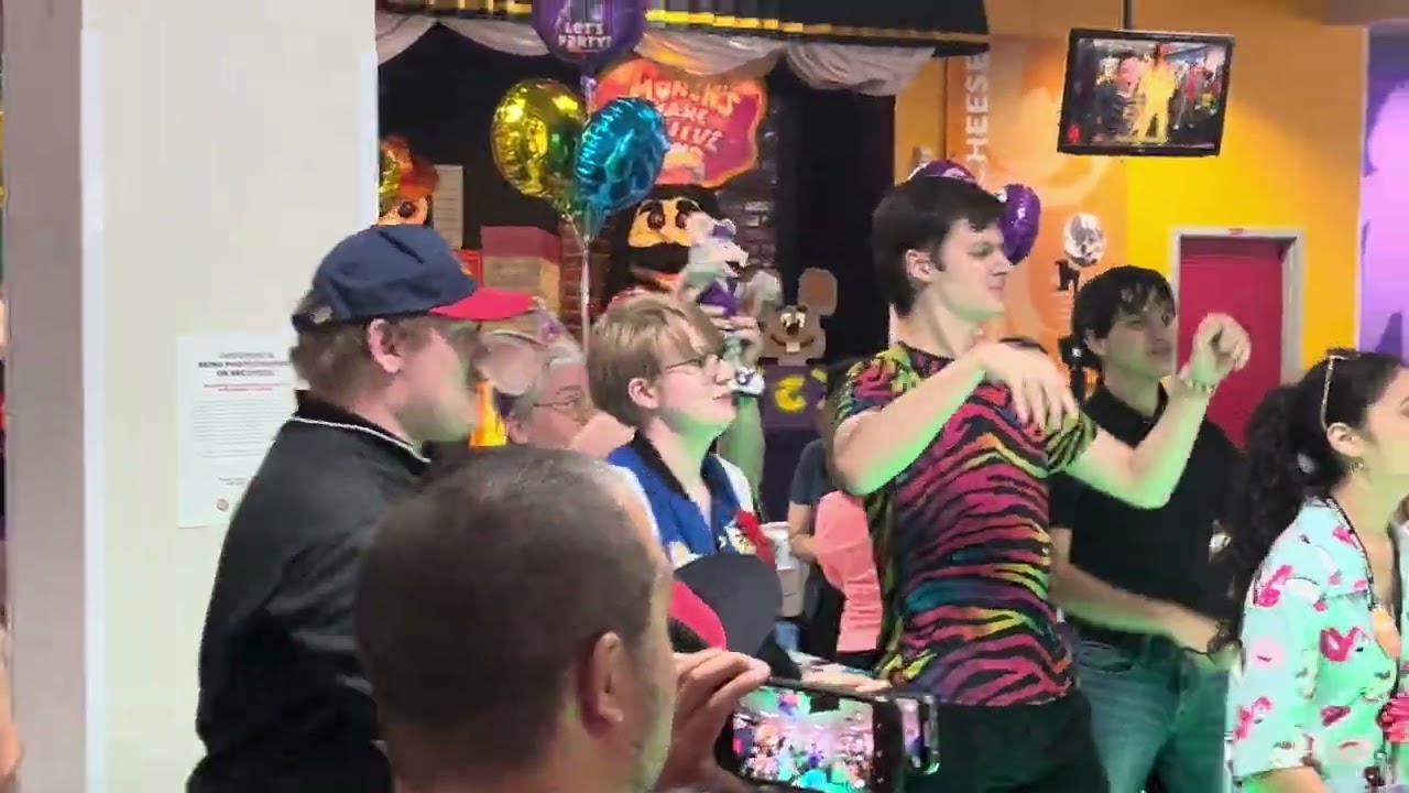 Chuck E. Cheese Hicksville - Me And My Friends LIVE Performance *GRAND REOPENING*