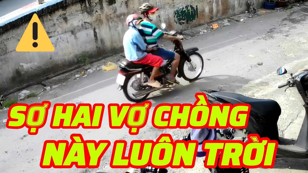 Hai vợ chồng chở theo con nhỏ mà làm chuyện này đây