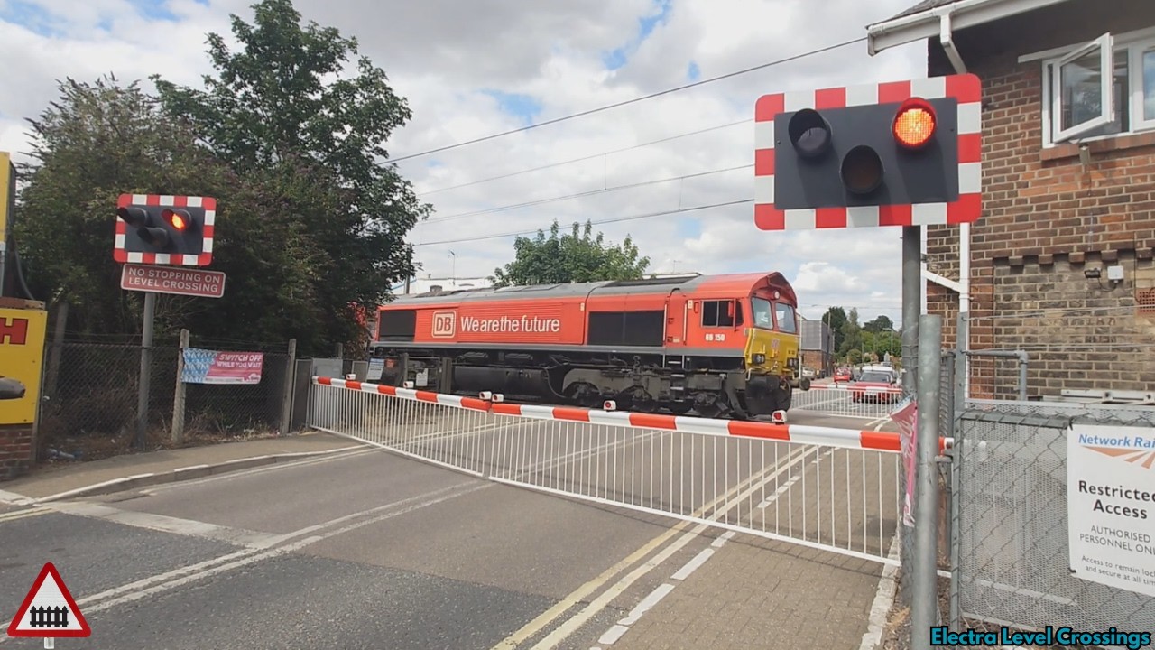Stowmarket Station Level Crossing, Suffolk (09/07/25)