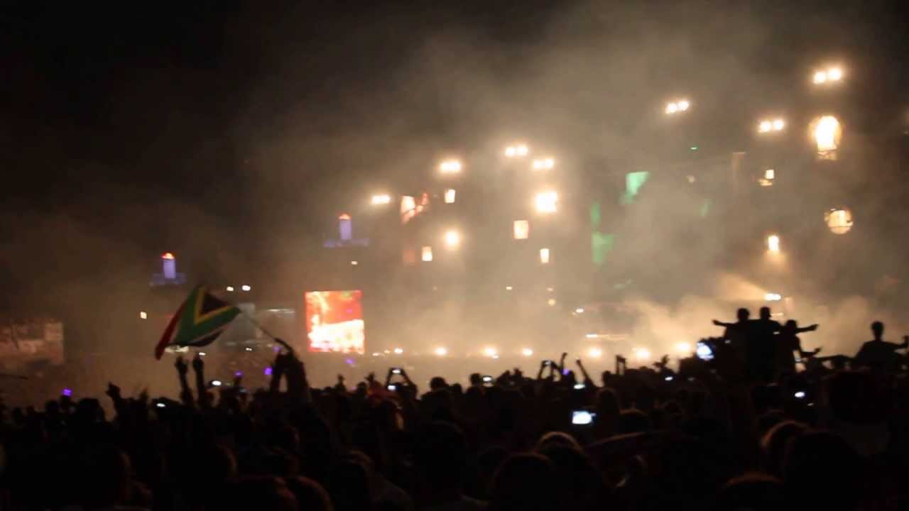 Skrillex @ Tomorrowland - first of the year (HD)