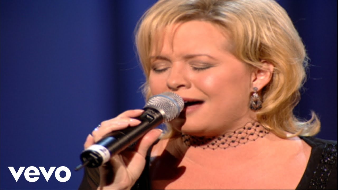 Bill & Gloria Gaither - She Loved [Live] ft. Jeff & Sheri Easter