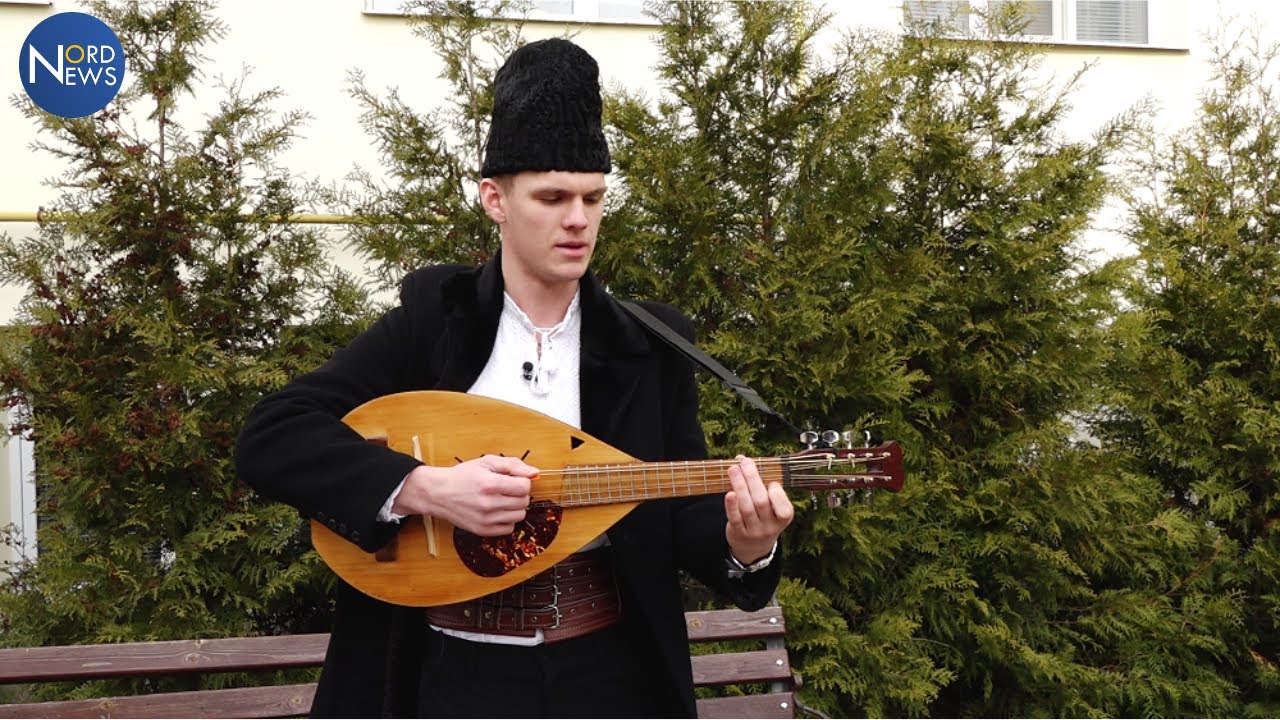 Cântă la 10 instrumente muzicale